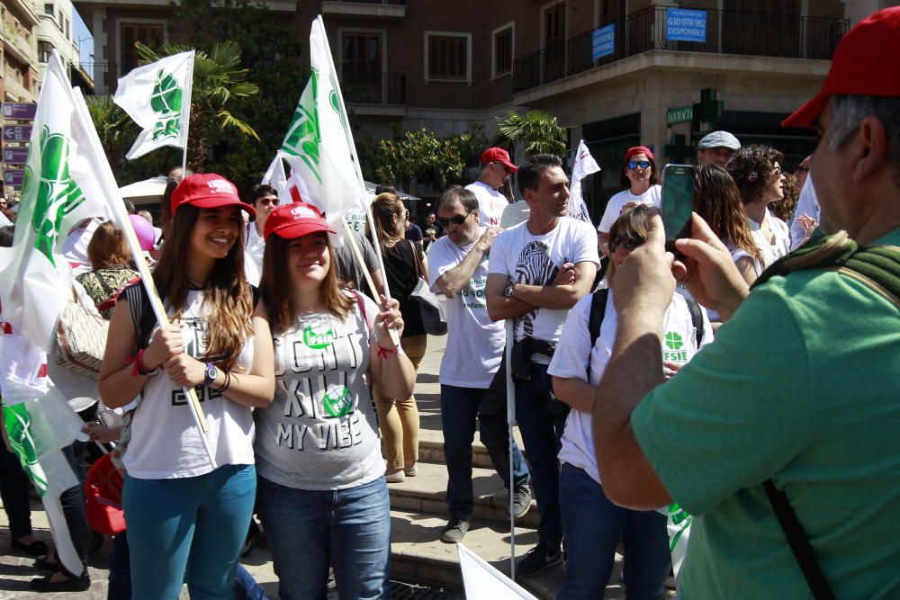 Cientos de alicantinos, en la protesta contra Marzà en Valencia