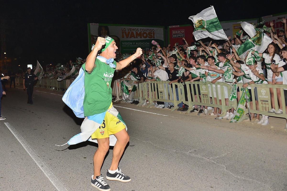 Dituro celebrates ascent with Elche fans