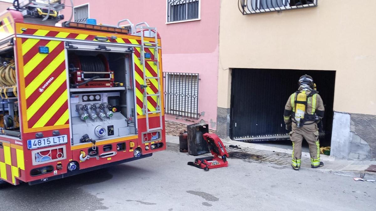 Bomberos desplazados al lugar del incendio