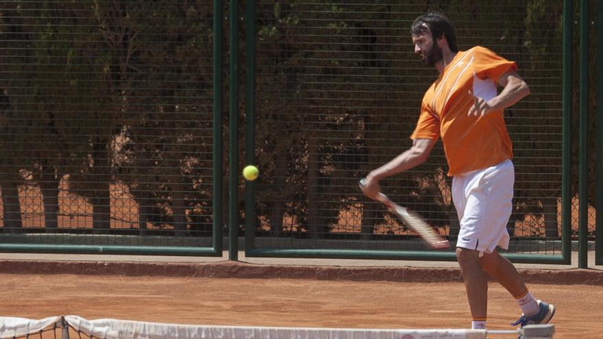 Cascales: &quot;El futuro de los clubes de tenis es incierto&quot;