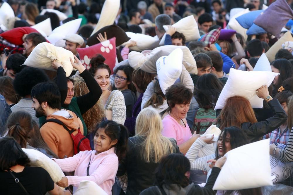 Guerra de almohadas en Valencia