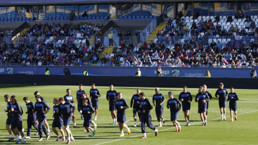 Un entrenamiento del Málaga Club de Fútbol en La Rosaleda la pasada temporada.