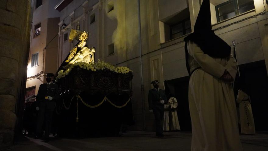 GALERÍA | La procesión de Nuestra Madre de las Angustias, en imágenes