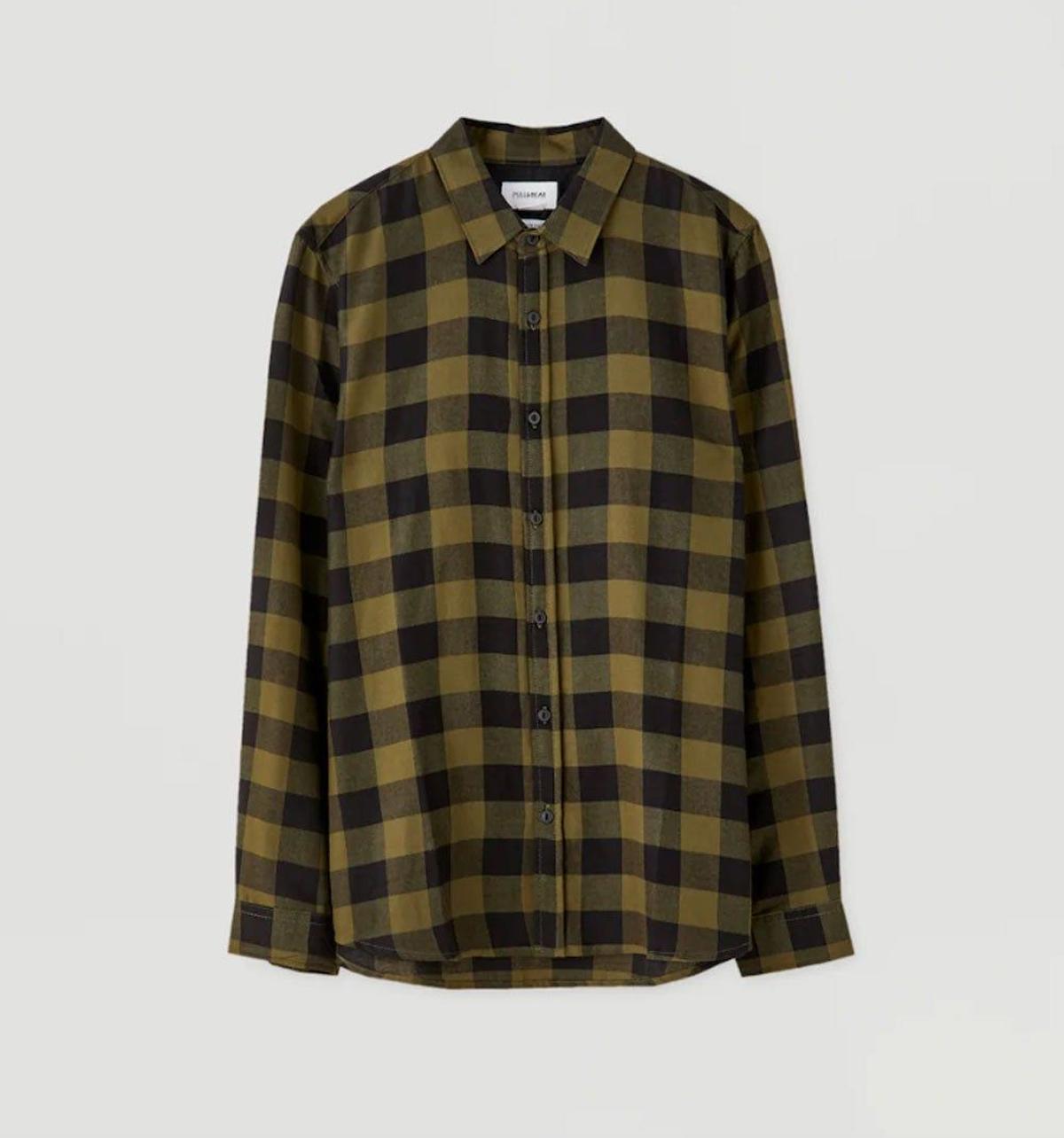 Camisa de cuadros de Pull&amp;Bear (precio: 17,99 euros)