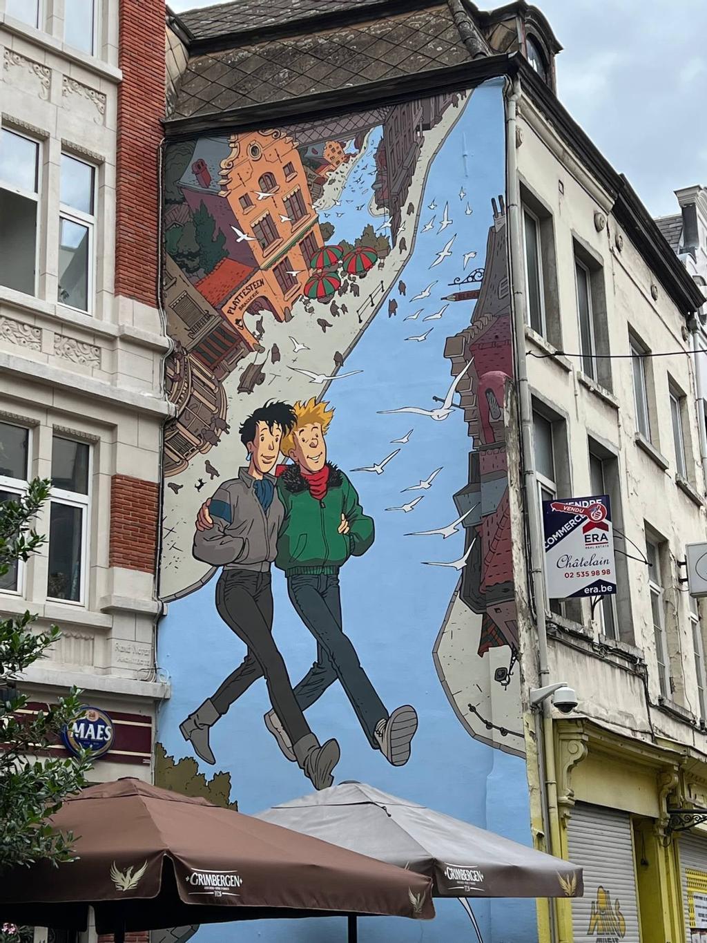 Pasear por las calles de Bruselas es también maravillarse con sus cientos de cómics pintados en sus fachadas