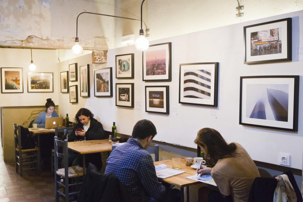 Qué hay de nuevo. Bibliocafe Nuez en la Plaza del Mercat.