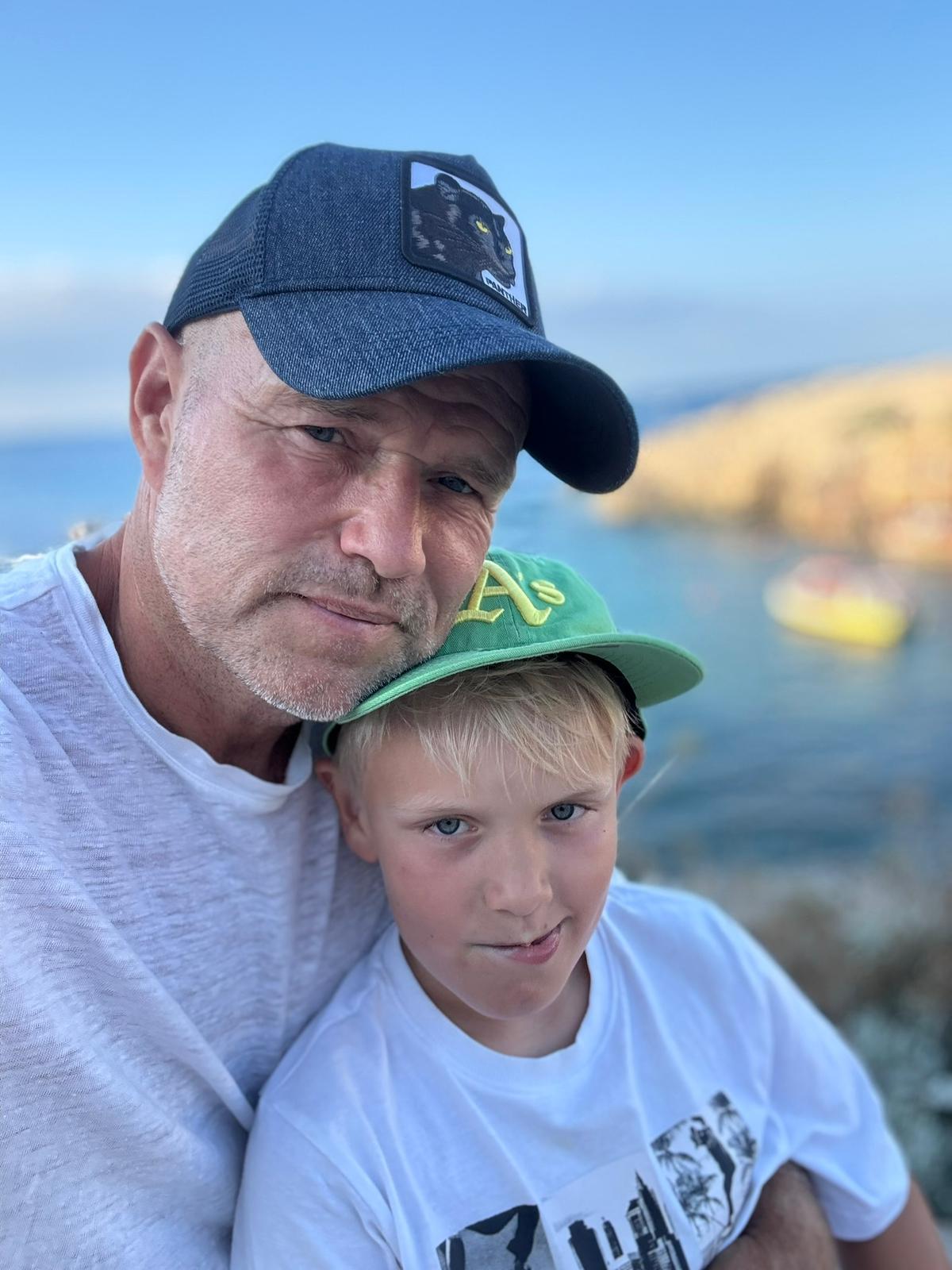 Micha Busse mit seinem Sohn.