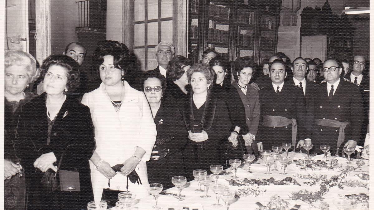 Recepción del Caballero Cubierto de Orihuela en los años 40 del pasado siglo