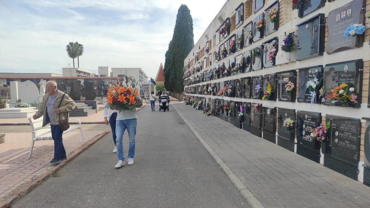 El cementerio municipal será objeto de una actuación para ampliar su capacidad con nuevos nichos.