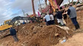 Los feriantes de Lucena en Paiporta urgen grúas: «Es como si hubiera caído una bomba»