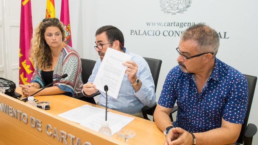 El alcalde, José López, han sido uno de los encargados de dar a conocer este modelo en el que se recogen las alegaciones.