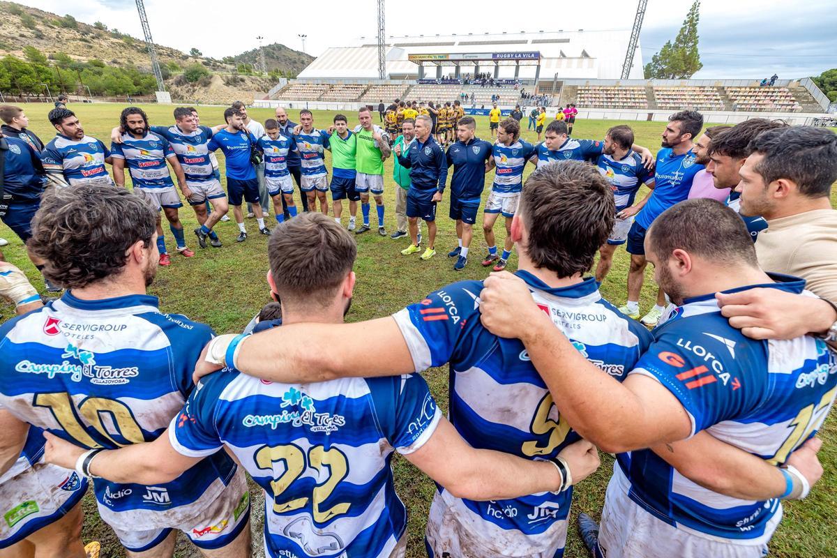 Los jugadores del Huesitos La Vila tras un partido