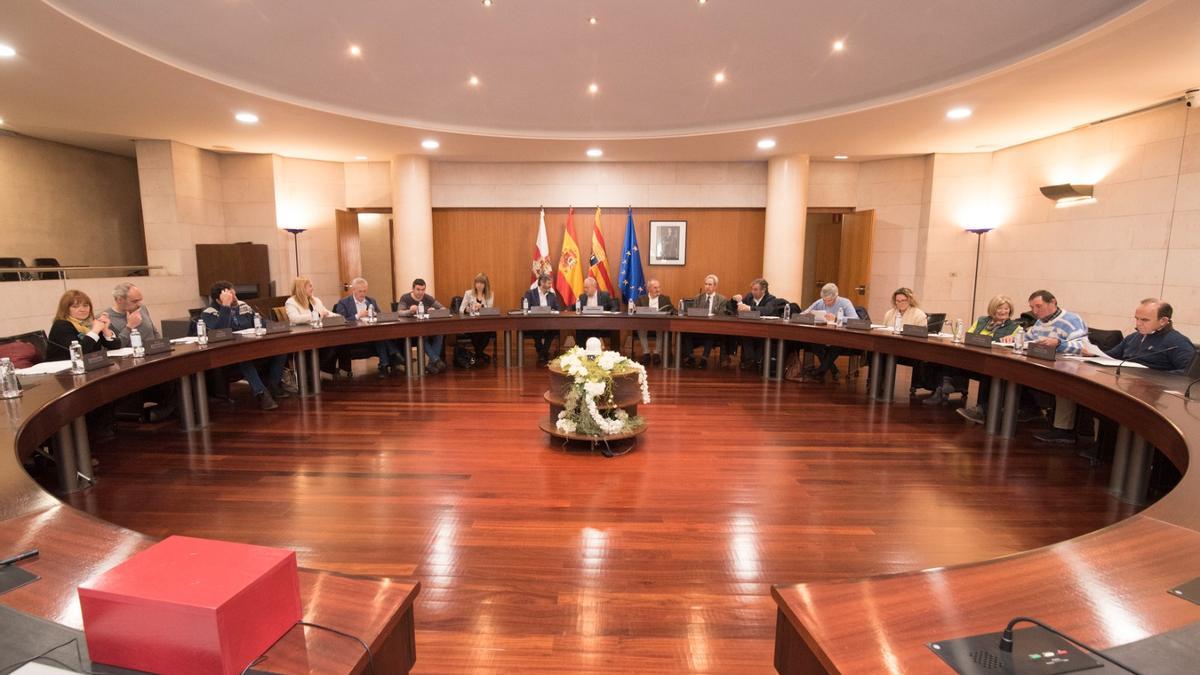 La convocatoria de la DPH reunió a 18 participantes entre alcaldes, empresarios y líderes de partidos políticos de Huesca
