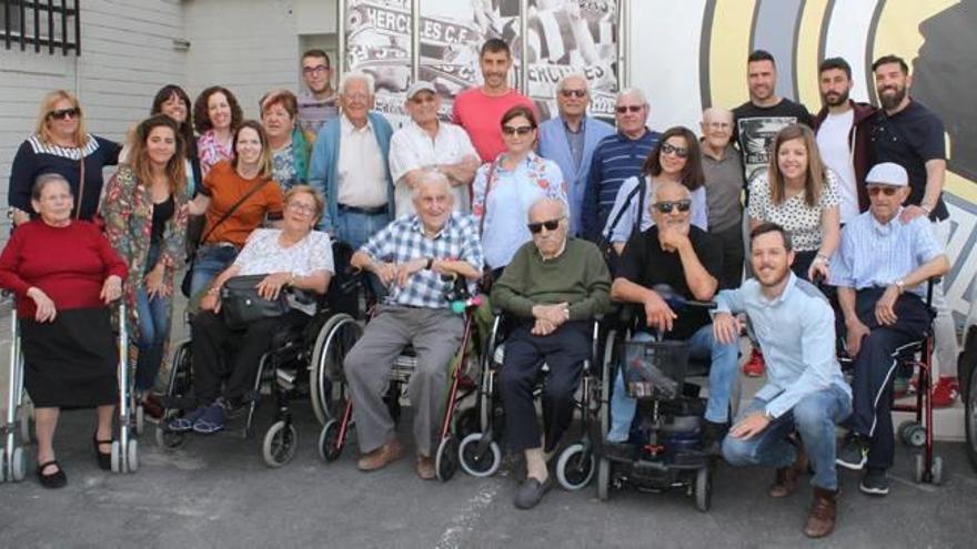 El taller de reminiscencia, de la residencia al césped