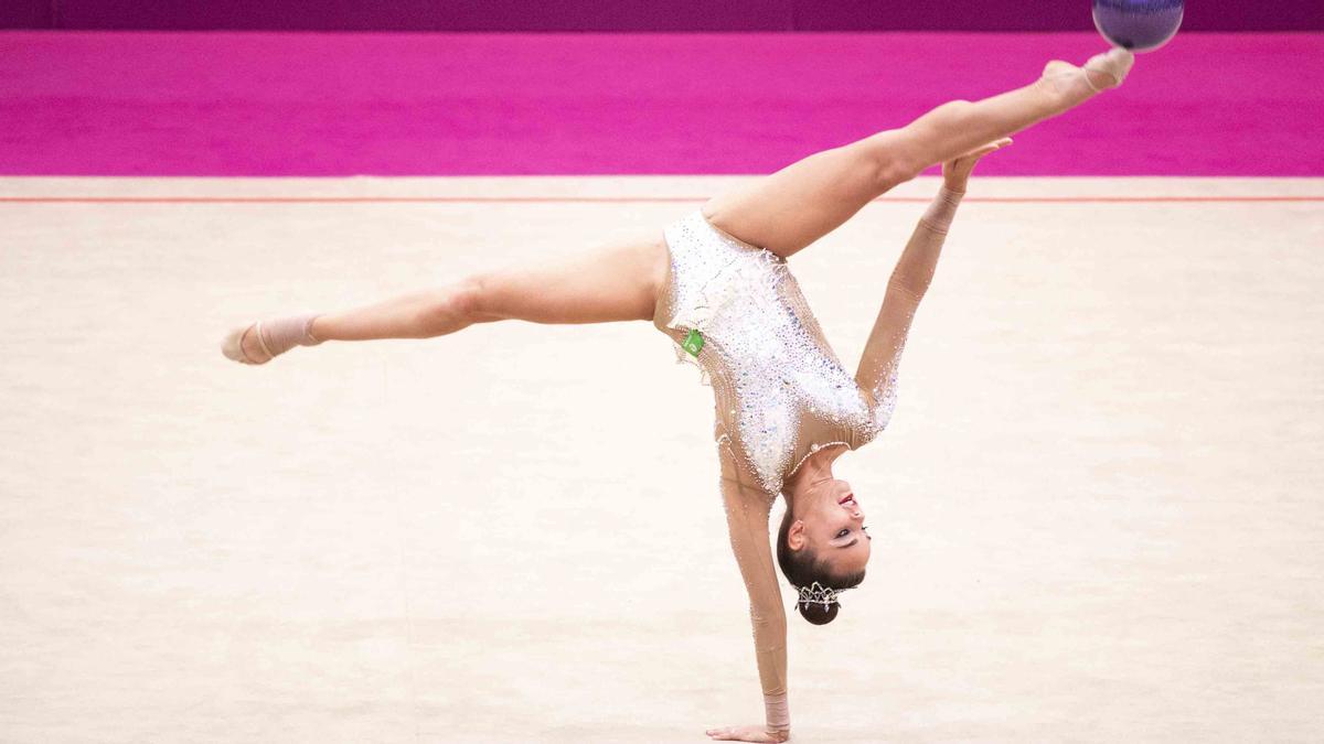 Dina Averina, estelar en la final de pelota de los Mundiales