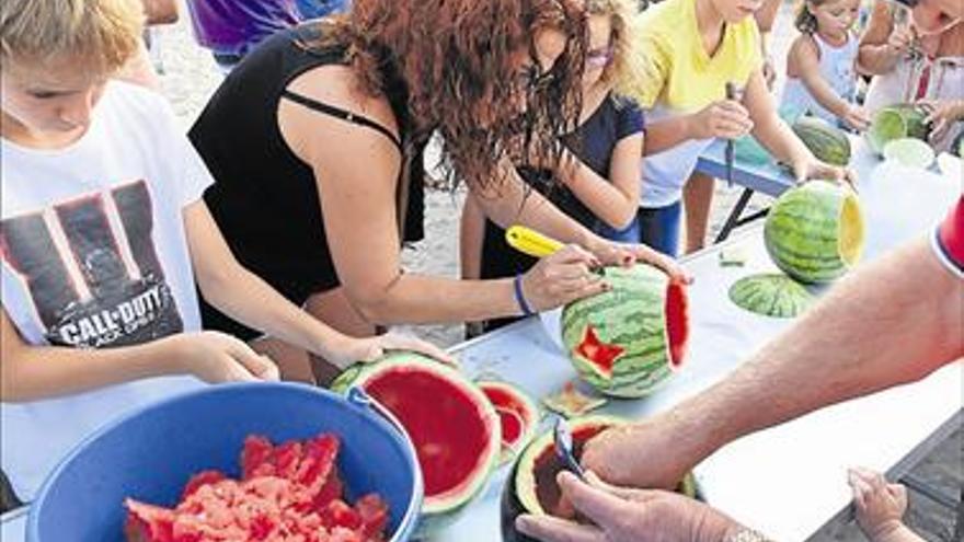 Nules revive el paseo de farolillos en la playa