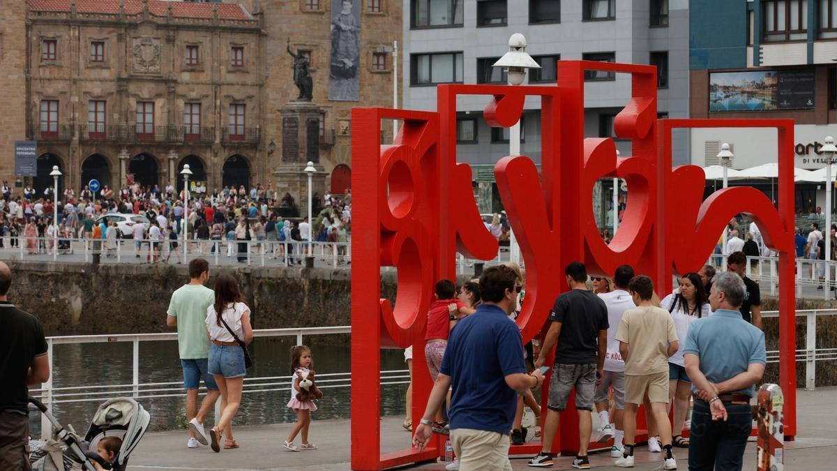 El alquiler de pisos en verano en Gijón dispara los precios por encima de los 1.500 euros por quincena