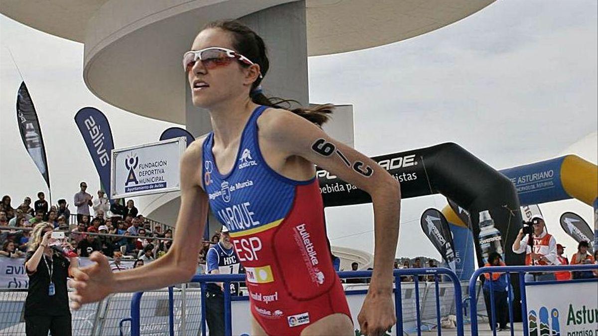 La torre del centro Niemeyer por cuyo entorno discurriráen el Campeonato del Mundo de duatlón en Avilés. |