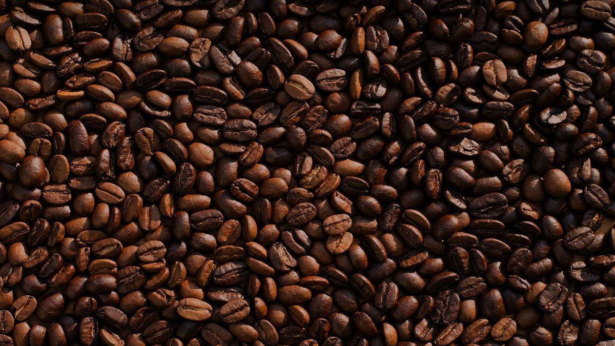 La clave podría estar en los polifenoles y antioxidantes presentes en el café.