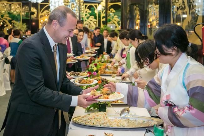 Cena Benéfica de Damas Coreanas y Promoción de Productos del Mar de Corea