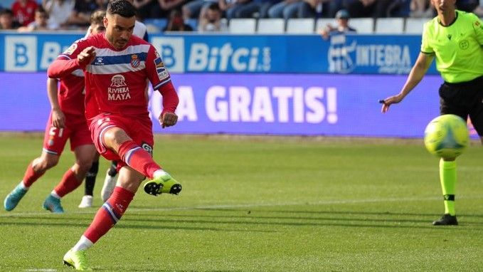 De Tomás, tras lanzar el penalti que suponía el 1-1.