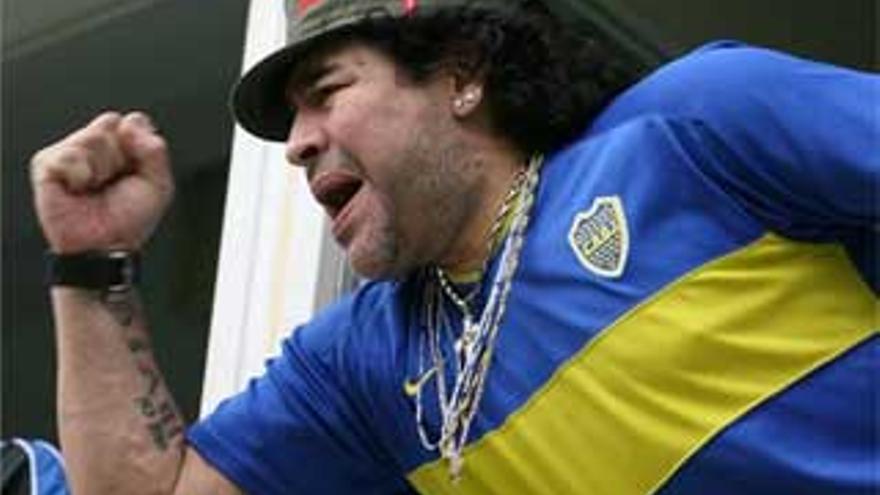 Maradona ingresa de nuevo en el hospital