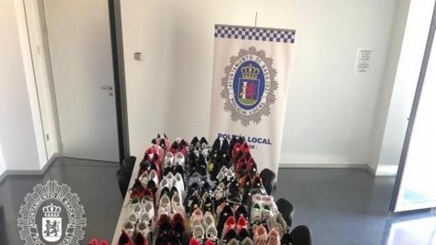 Intervenidos 125 pares de zapatillas y 15 bolsos falsificados en el mercadillo de Badajoz