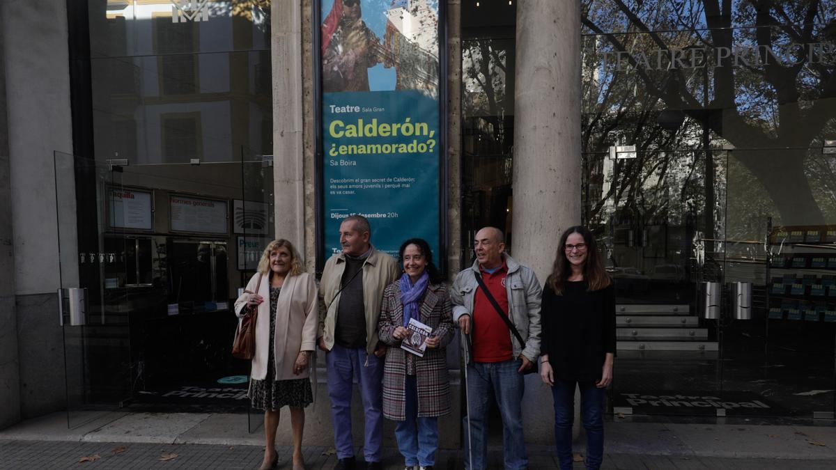 Integrantes del grupo &#039;Sa Boira&#039; han presentado la función esta mañana en el Principal.