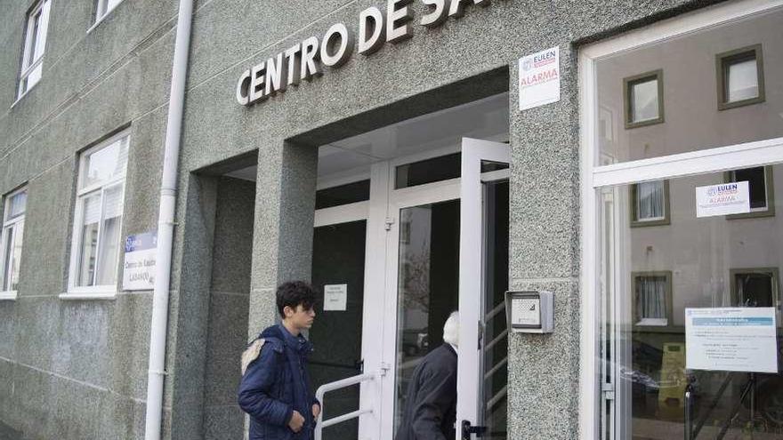 Entrada del centro de salud de Labañou.