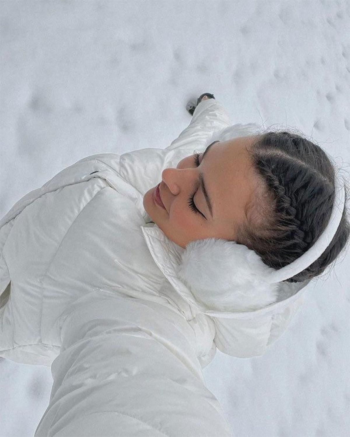 Laura Escanes en la nieve