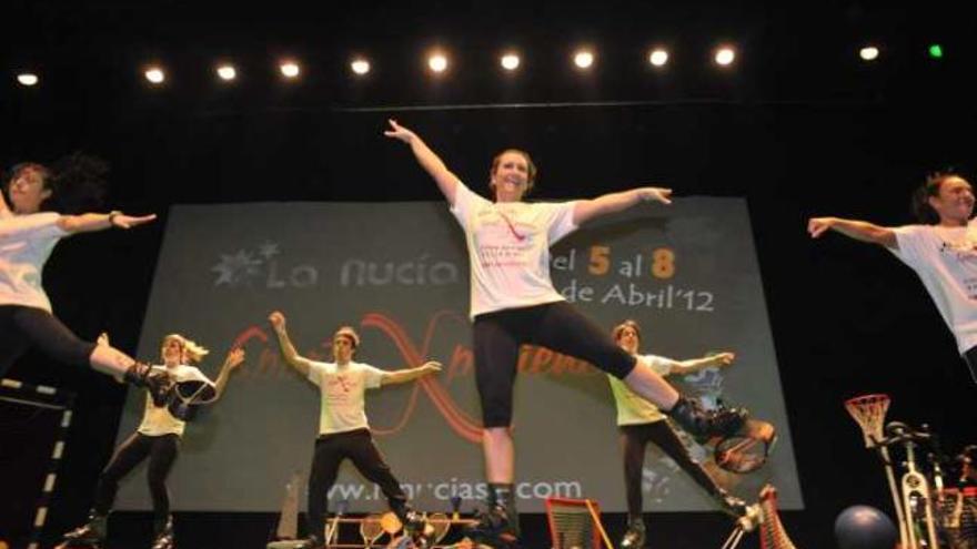 El &quot;kangoo jump&quot;, una de las actividades previstas, en el acto de presentación del festival INFORMACION