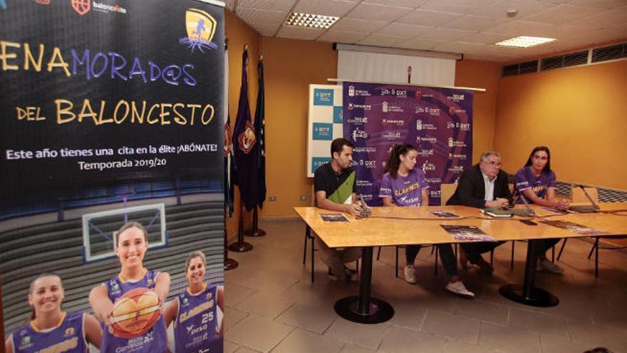 Los representantes del Clarinos, en la puesta de largo de la campaña de abonos 19