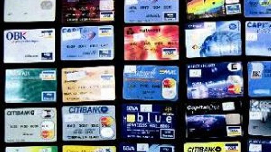 La Guardia Civil desarticula una red que falsificaba tarjetas de crédito