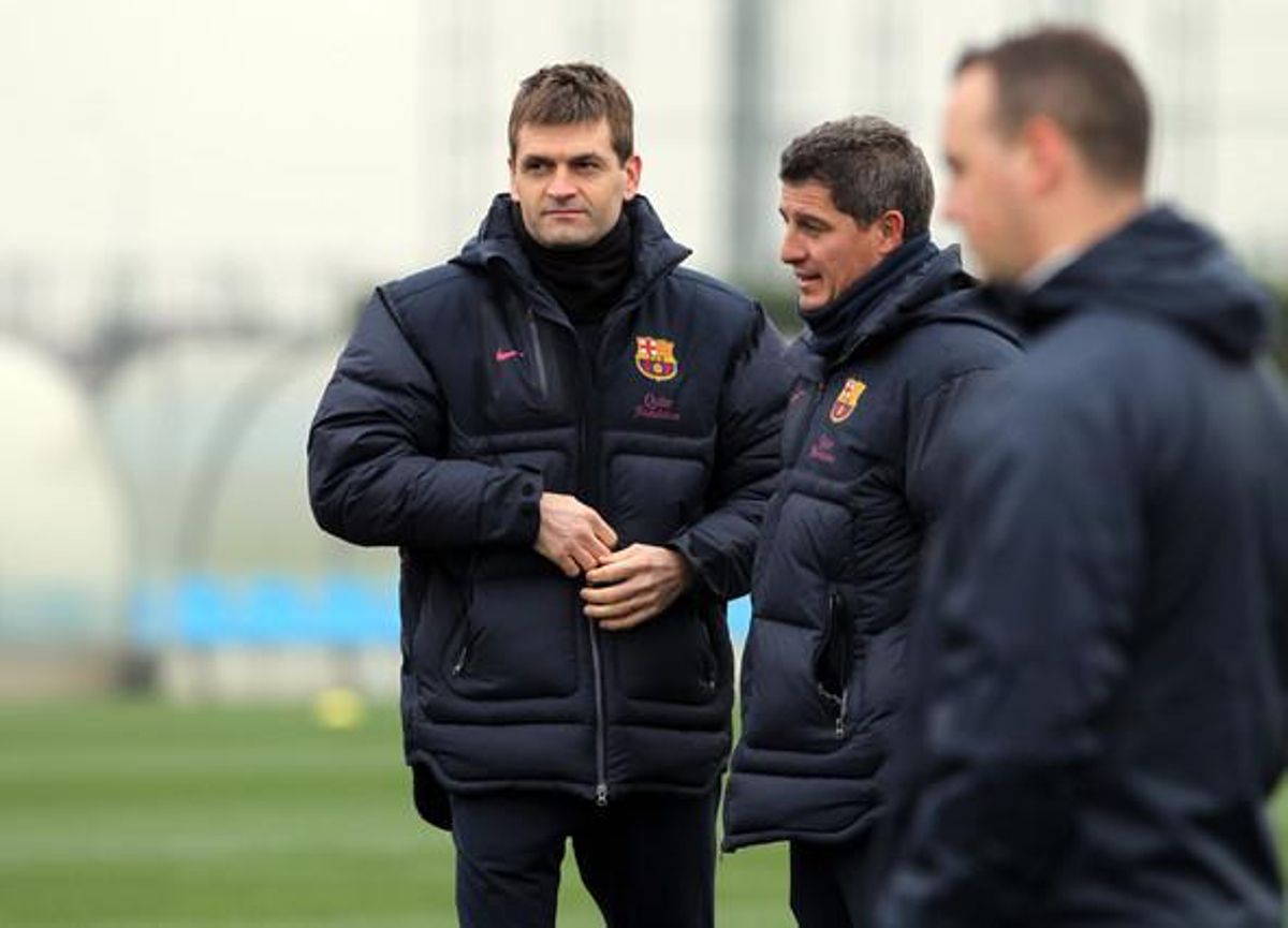 Tito Vilanova junto a integrantes del staff técnico del equipo.