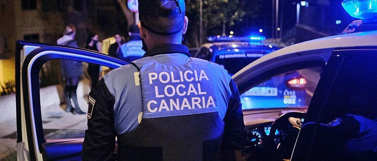 La Policía Local desaloja un nuevo macrobotellón en Las Teresitas