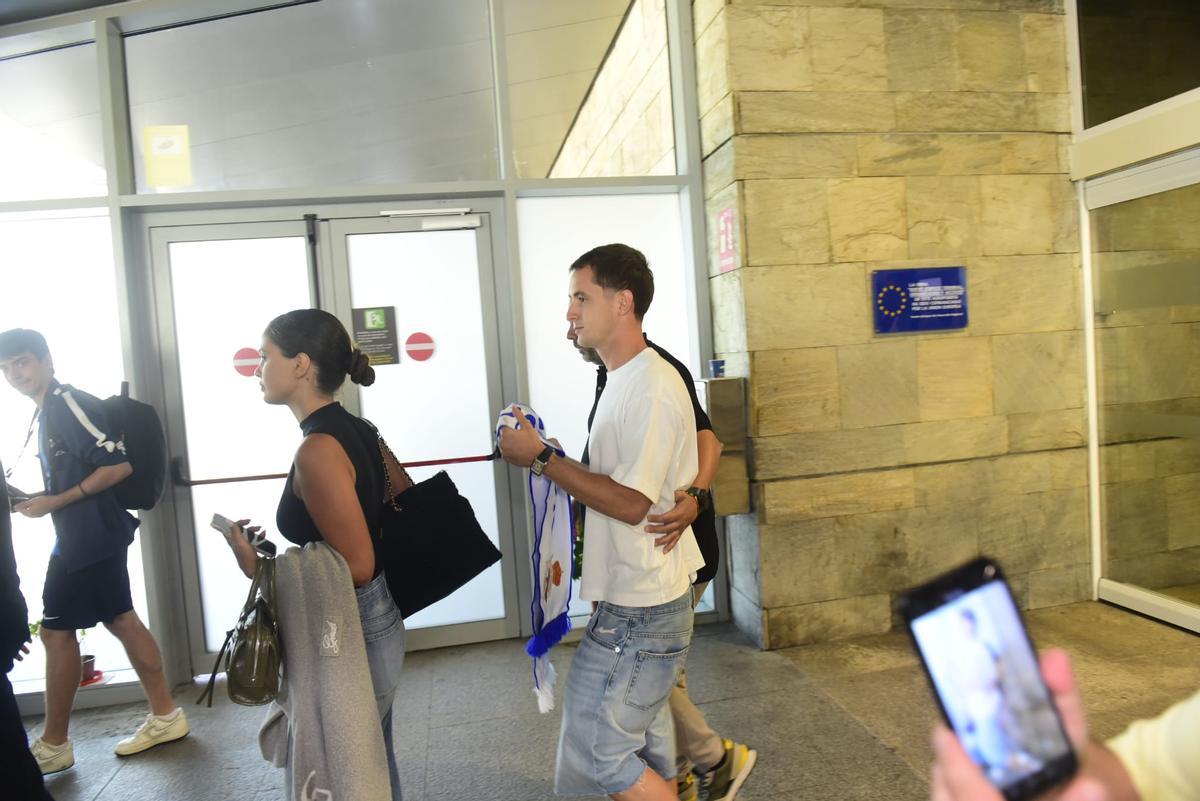Llega Marc Casadó a A Coruña para incorporarse al Deportivo Llega Marc Casadó a A Coruña para incorporarse al Deportivo