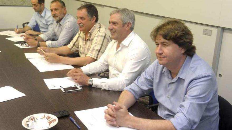 El alcalde de Arteixo, en primer término, durante un pleno del Consorcio.