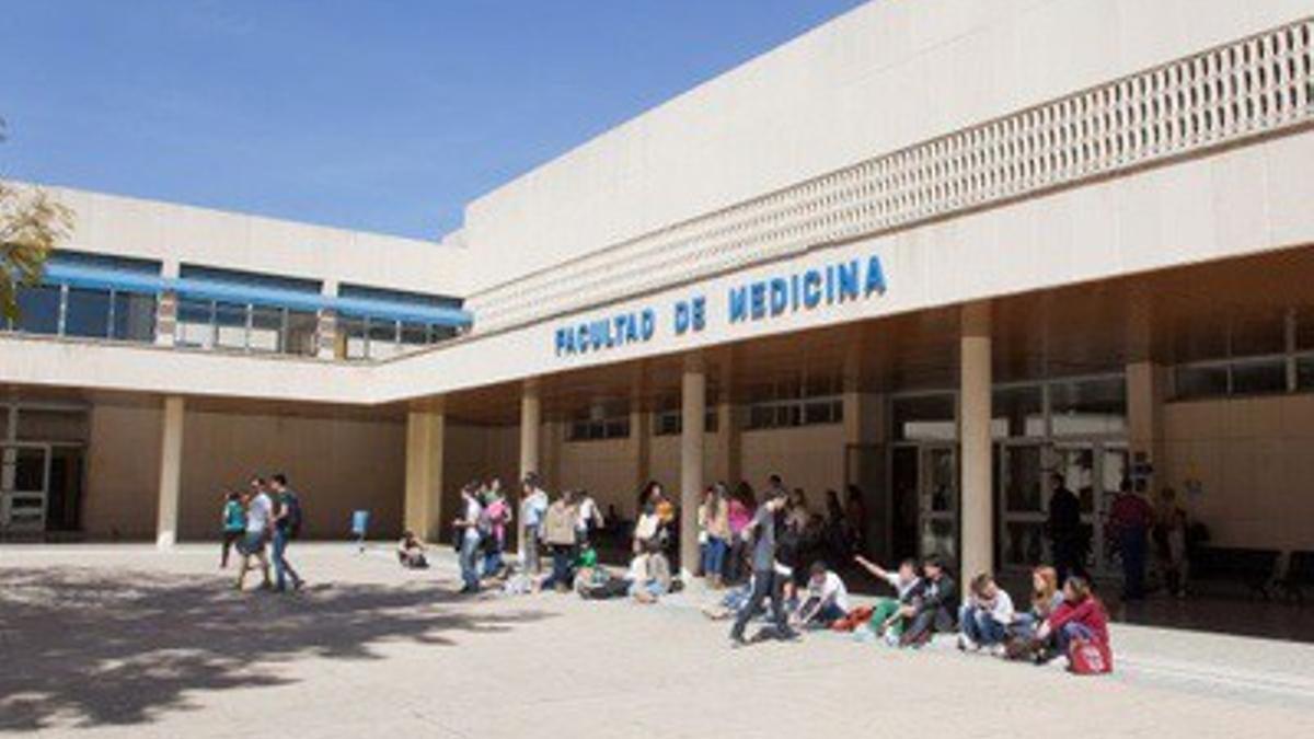 Archivo - Facultad de Medicina de la Universidad de Málaga, en una imagen de archivo
