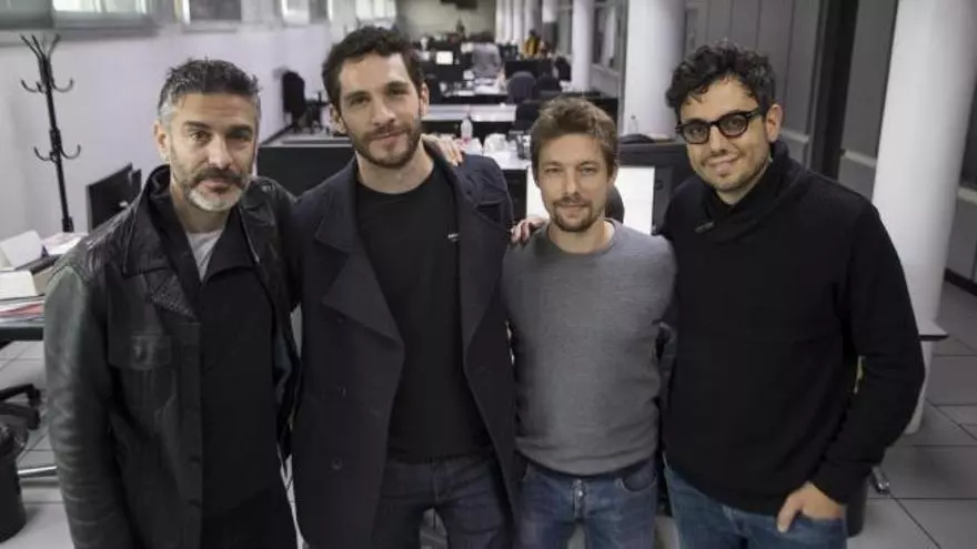 Los protagonistas y el director de "El desentierro" visitan la redacción de Levante-EMV