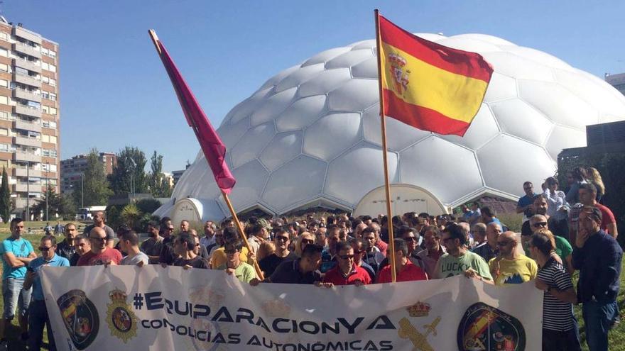 Policías nacionales y guardias civiles piden en Valladolid equiparación salarial