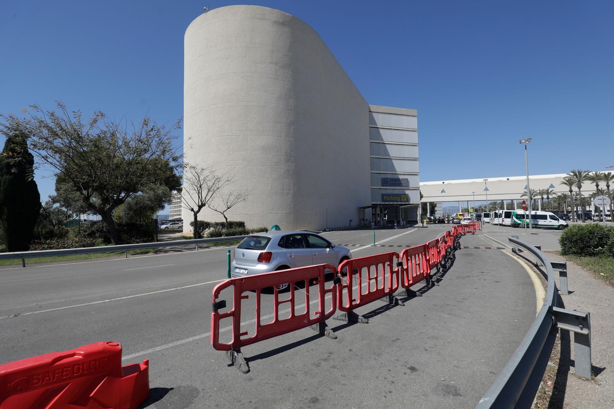 El aeropuerto de Palma instala una barrera en la terminal de llegadas para evitar colapsos