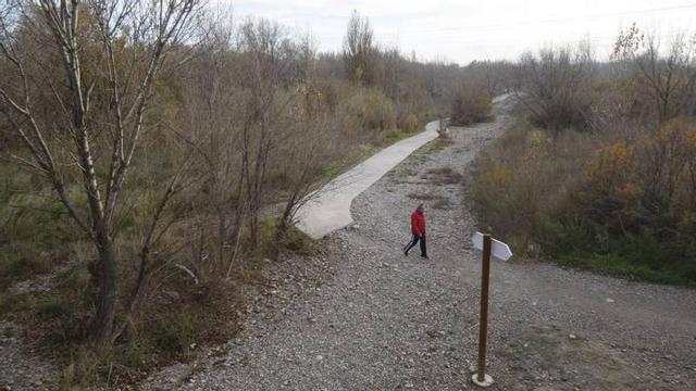 Los vecinos piden reparar la vía ciclista del Gállego