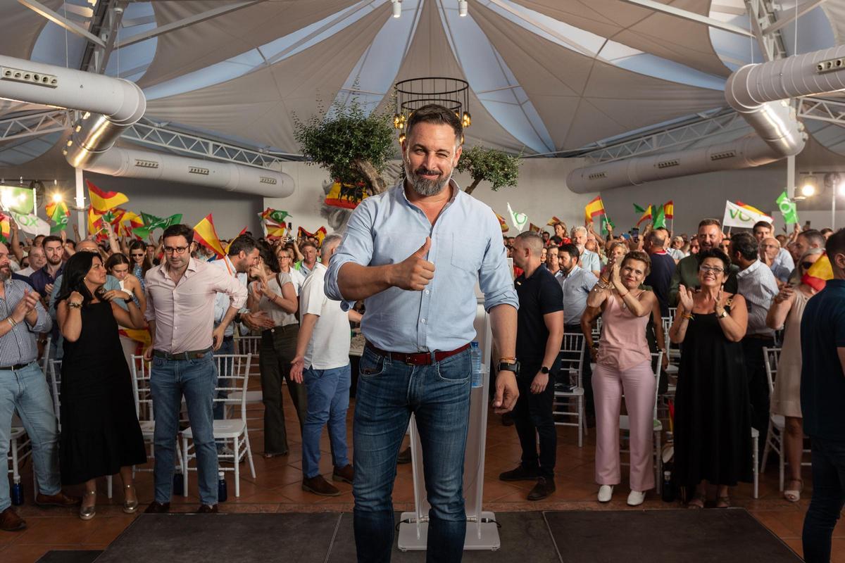 Feijóo rebutja la moció de la ultradreta sobre  la "prioritat nacional"