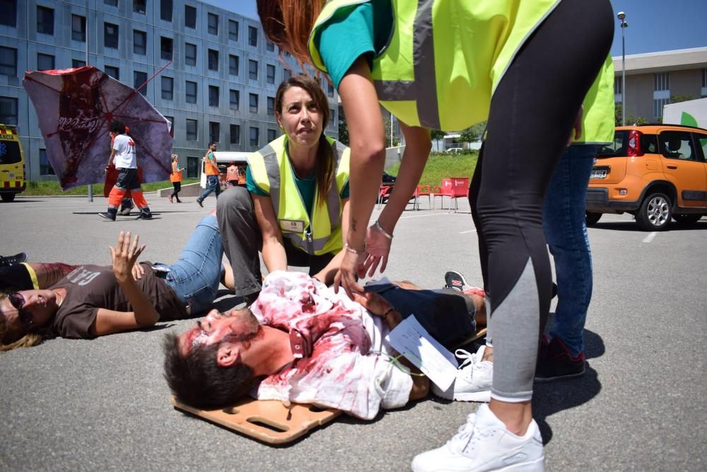 Simulacre d'atemptat amb atropellament a la FUB