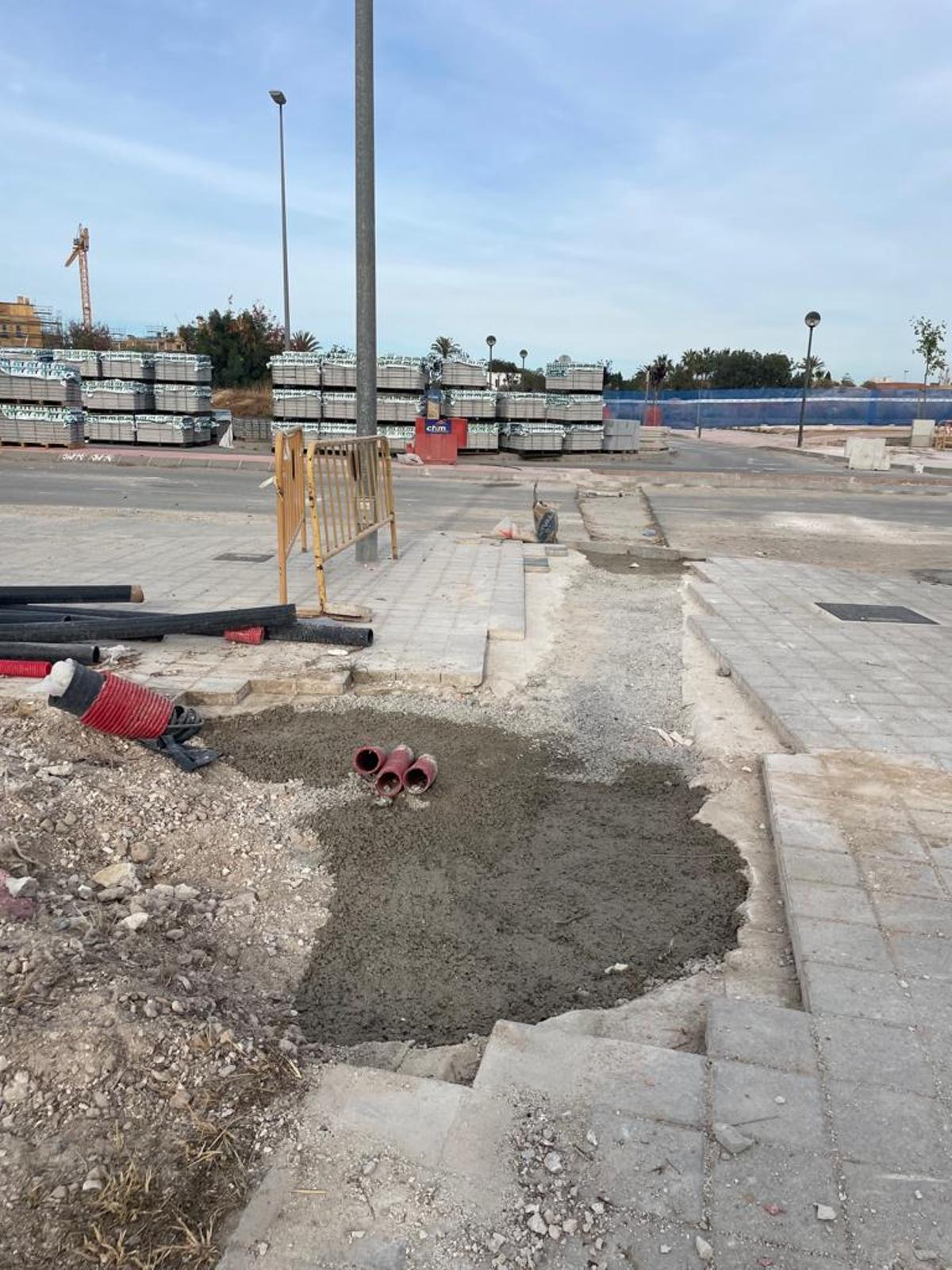 Obras inacabadas en Nou Nazareth este pasado martes.