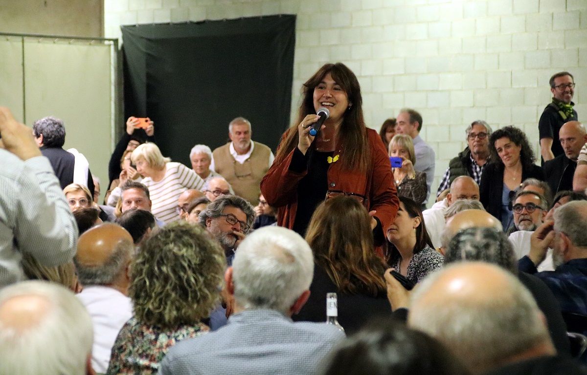 La líder de Junts y presidenta suspendida del Parlament, Laura Borràs, en una comida en Manresa