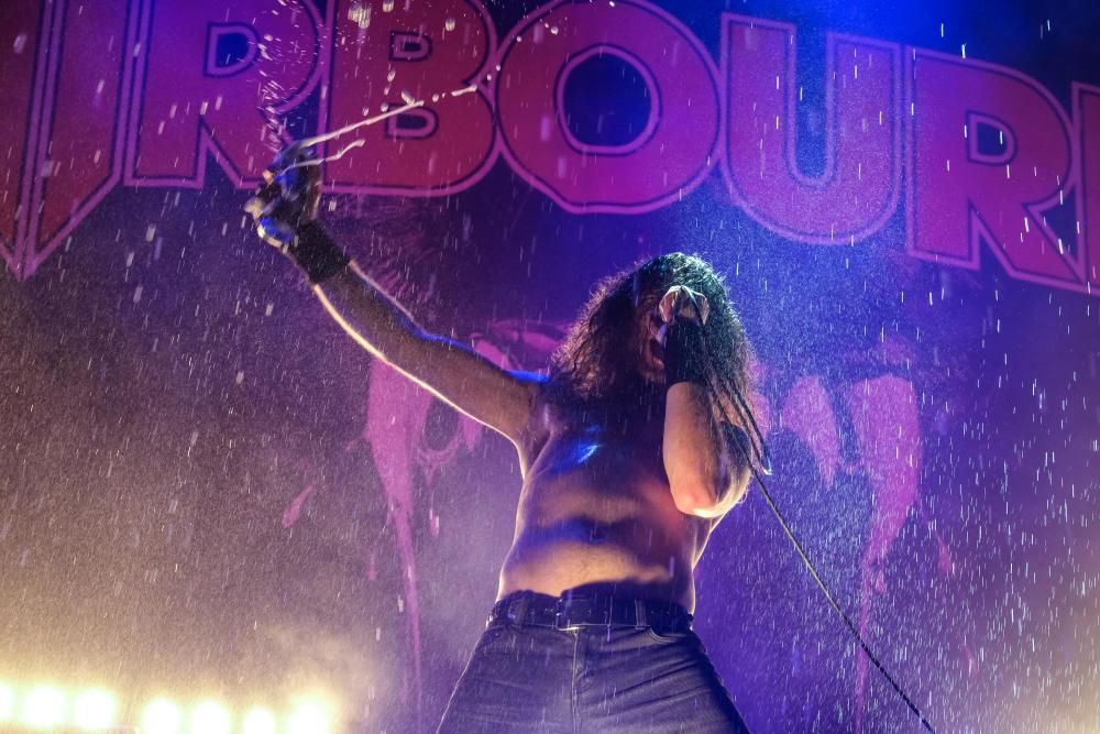 Airbourne, la banda australiana, no defraudó al público de Leyendas del Rock en la tercera jornada del festival.