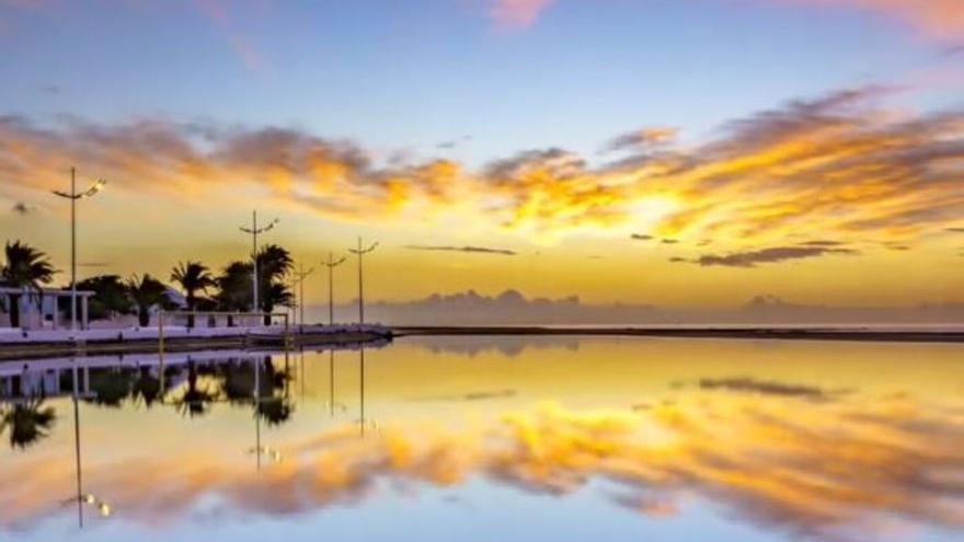 Espectacular amanecer en Playa Honda, en el municipio lanzaroteño de San Bartolomé