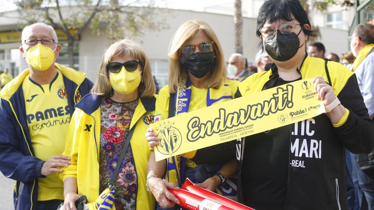 GALERÍA DE FOTOS | Así han recibido al equipo en los aledaños del estadio