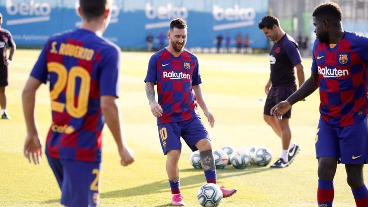 Leo Messi, en los compases iniciales del entrenamiento de este miércoles.
